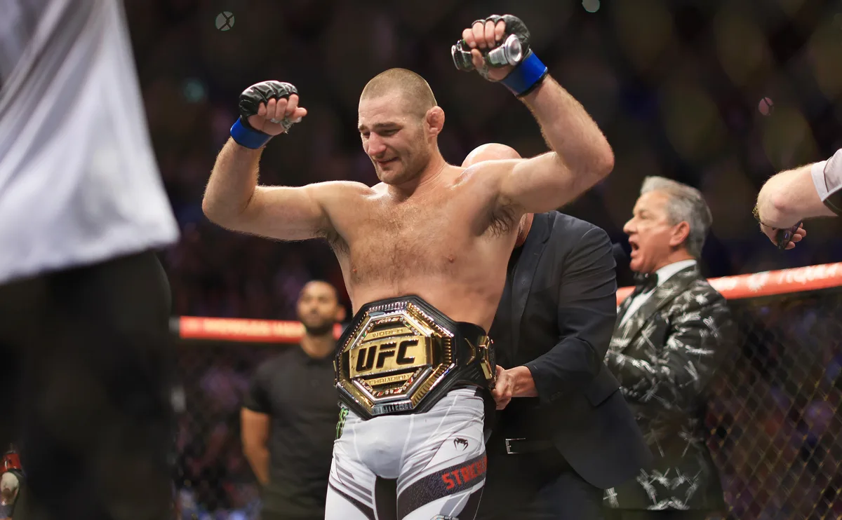Чемпион UFC несколько раз перевернулся на машине на большой скорости