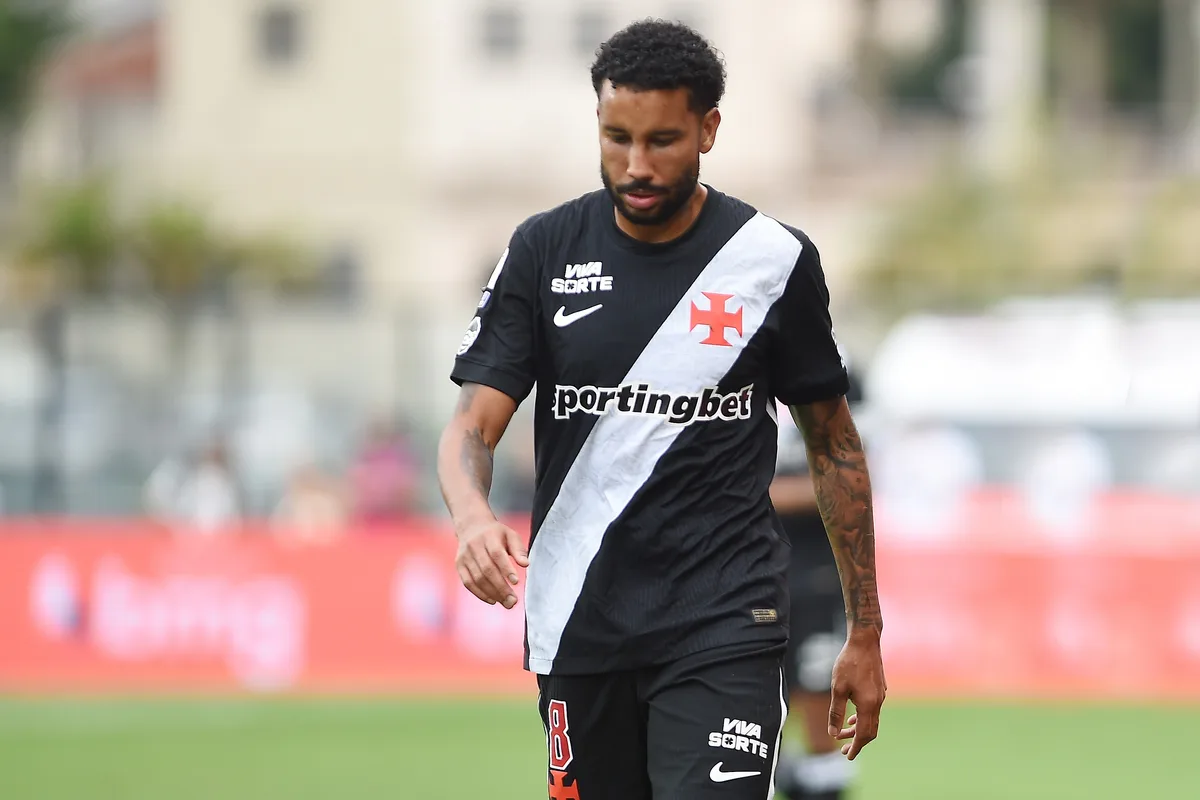 Entenda como a lesão atrapalha a renovação de Jair com o Vasco