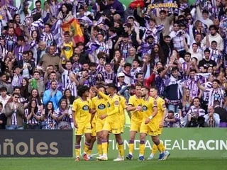 Caché sous le car de l’équipe de football de Valladolid, un Marocain parvient à rejoindre Ceuta