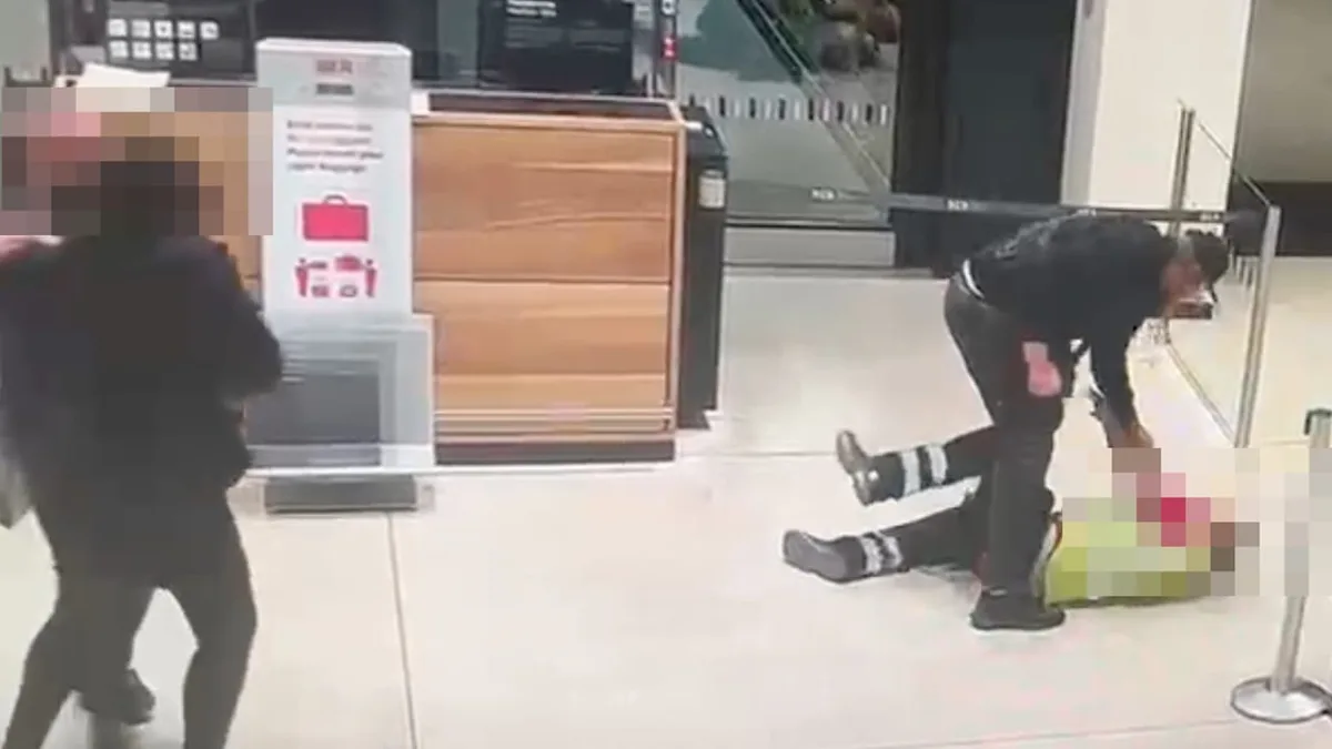 Schockierendes Video vom BER - Passagier prügelt Airport-Mitarbeiter blutig