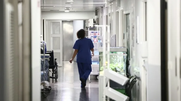 "C'est tout sauf marginal": une large majorité de Français travaillent avec des "horaires atypiques" qui présentent des risques pour leur santé et leur vie sociale et familiale