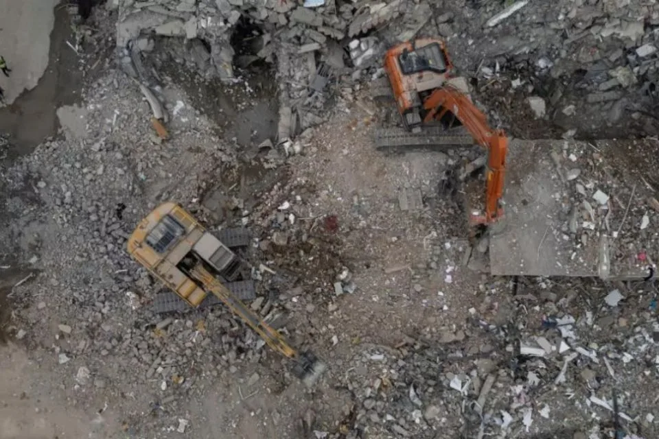 Colombia remueve escombros del devastador terremoto ya con escasas esperanzas de rescates
