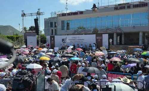Sheinbaum presenta Segundo Informe de Gobierno en Baja California Sur; acuden aspirantes a coordinación de Morena en el estado