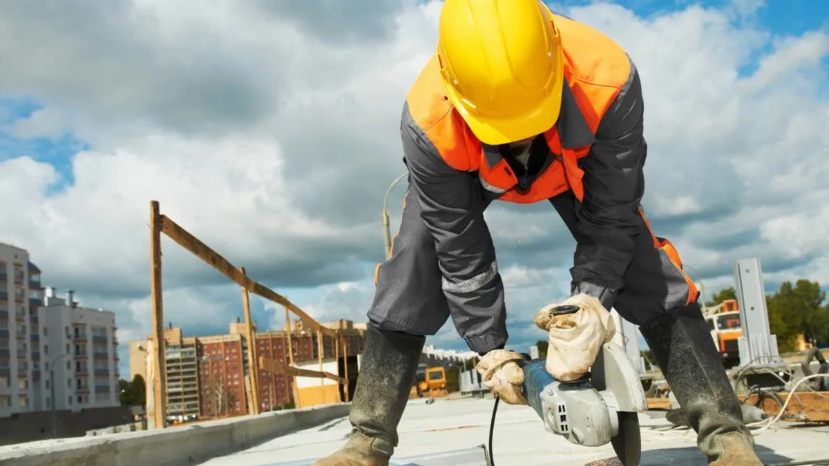 Espanha busca trabalhadores na construção civil: 95.000 vagas e salários de até €36.000 por ano