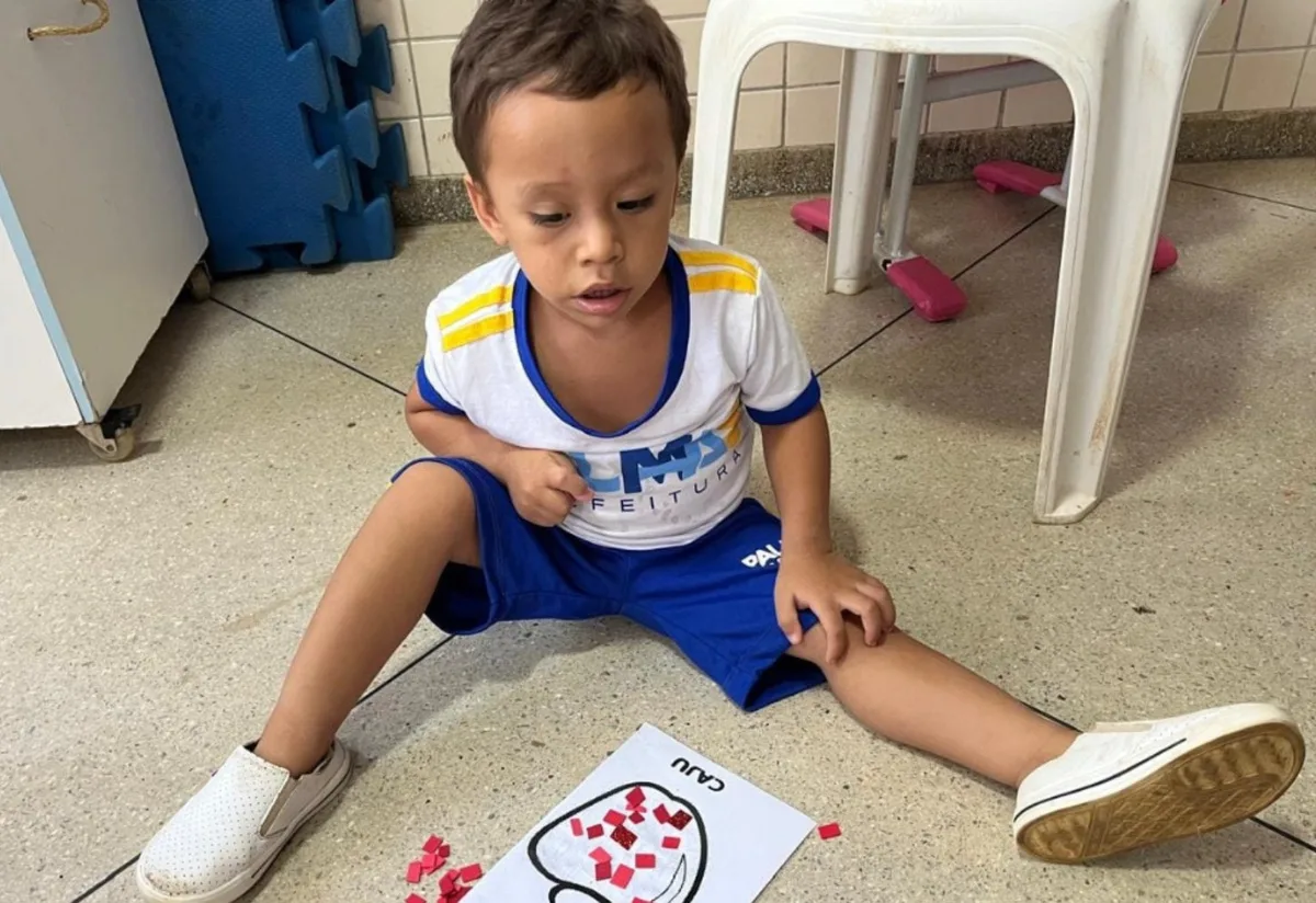 Escola onde Gustavo Veloso estudava faz ato em memória da criança encontrada morta na casa do pai