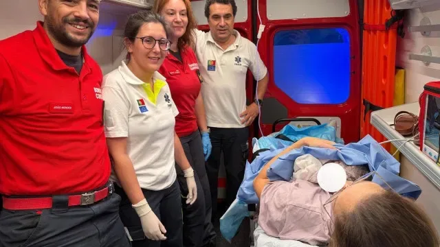 Bebé Oceana nasceu numa ambulância dos Bombeiros de Condeixa