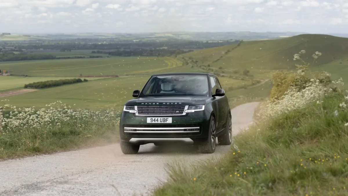 Le Range Rover 100 % électrique est enfin là : 550 ch, 599 km d’autonomie et un prix costaud