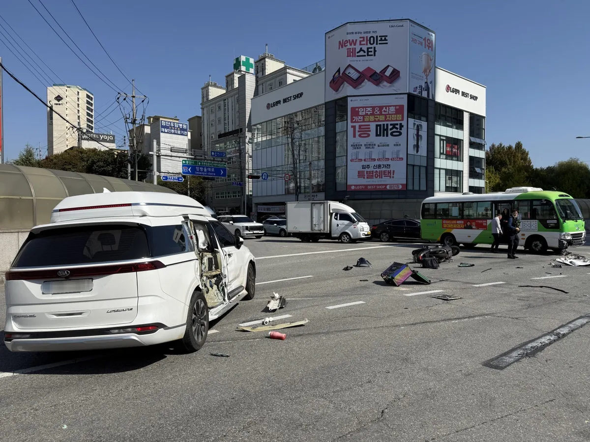 노란불에 교차로 진입 SUV, 시내버스·오토바이 잇단 추돌