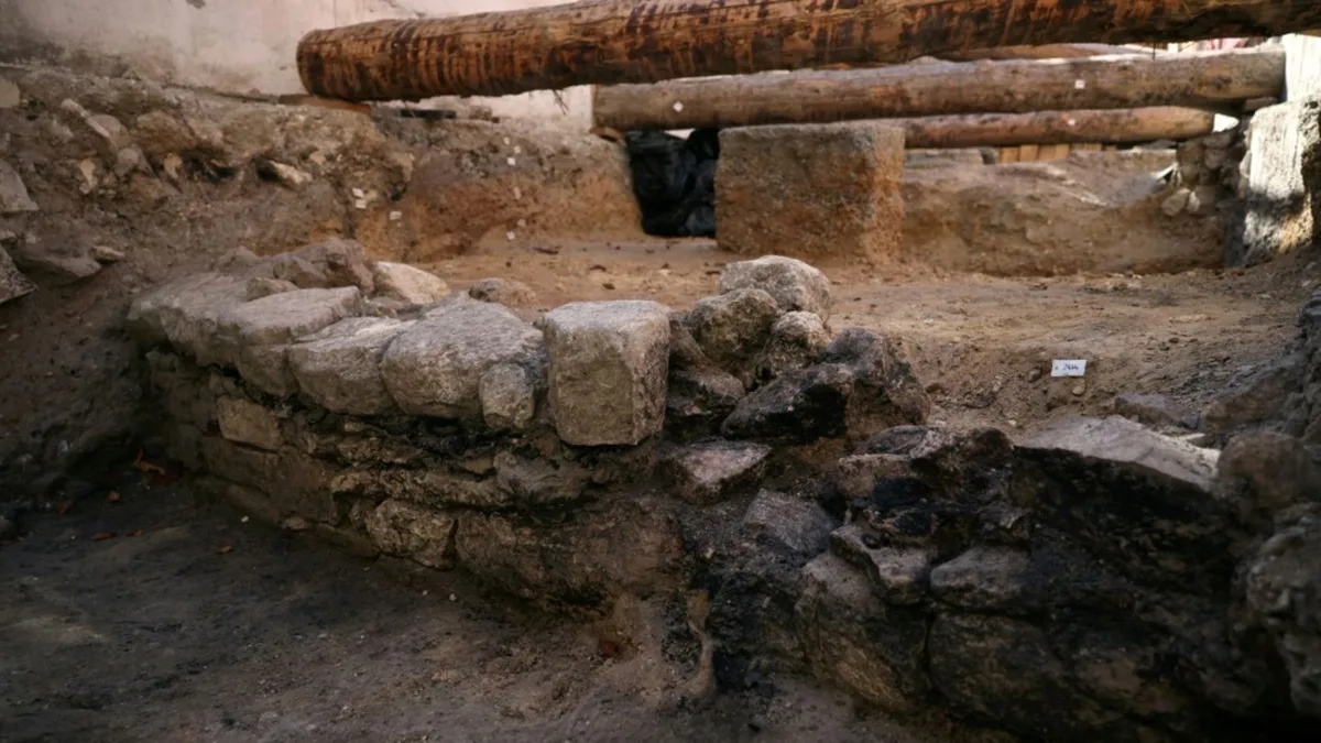 Archäologen entdecken offenbar Mauerrest aus gallischem Lutetia