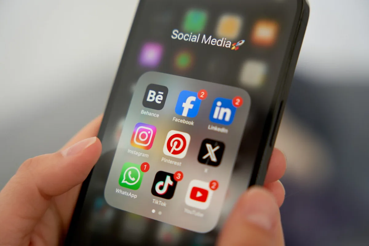 Nueva Zelanda busca sacar a los menores de 16 de TikTok, Instagram y Facebook
