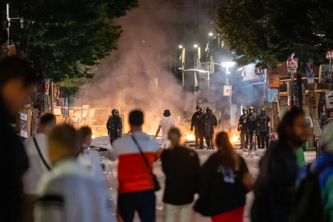 À Aurillac, le festival du théâtre de rue s’achève en manifestation contre les interventions policières