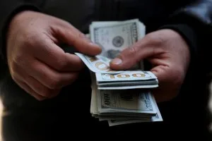 Dólar hoje devolve parte dos ganhos da véspera e recua antes do CPI nos EUA