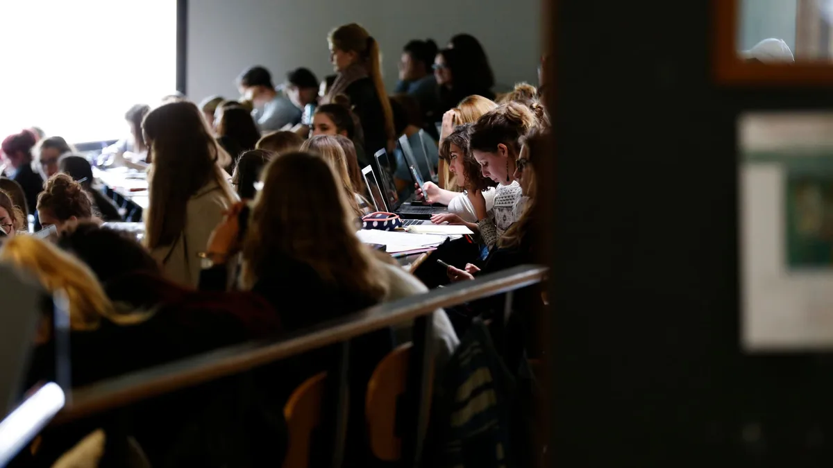 Loyers, transports, produits alimentaires... Le coût de la vie étudiante augmente encore, selon l'Unef, qui estime le reste à charge moyen à 1.300 euros par mois pour les étudiants