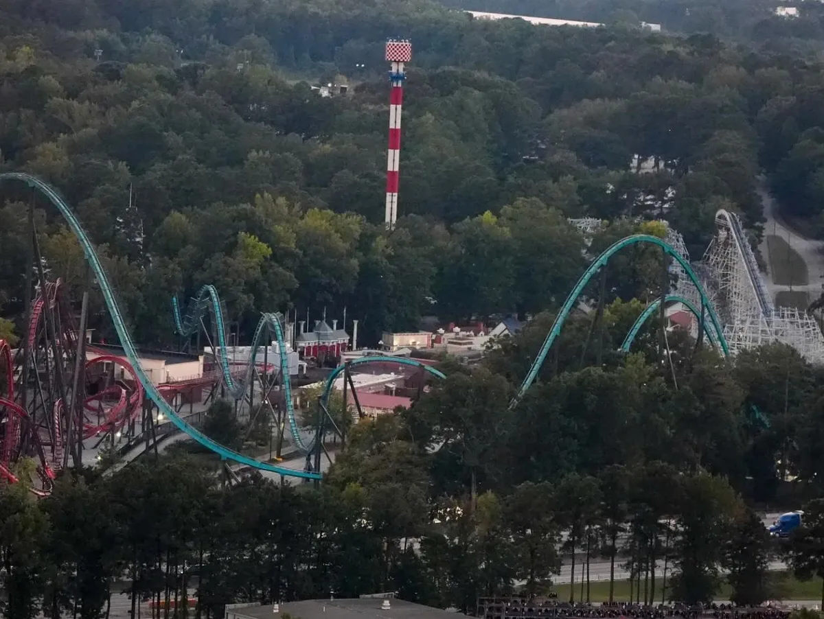 Un número creciente de montañas rusas en EU han cerrado sus puertas tras la muerte de un padre en Six Flags de Georgia