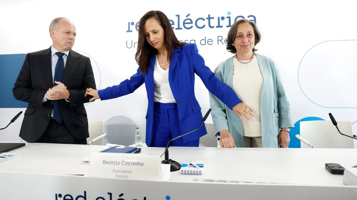 REE prohíbe a las eléctricas parar sus centrales por mantenimiento ante el fuerte estrés del sistema