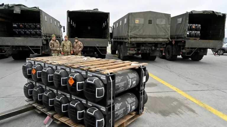 Malgré un nouveau prêt de 90 milliards d'euros de l'UE, l'aide militaire apportée à l'Ukraine diminue sur le long terme (alors qu'elle n'en a jamais eu autant besoin)