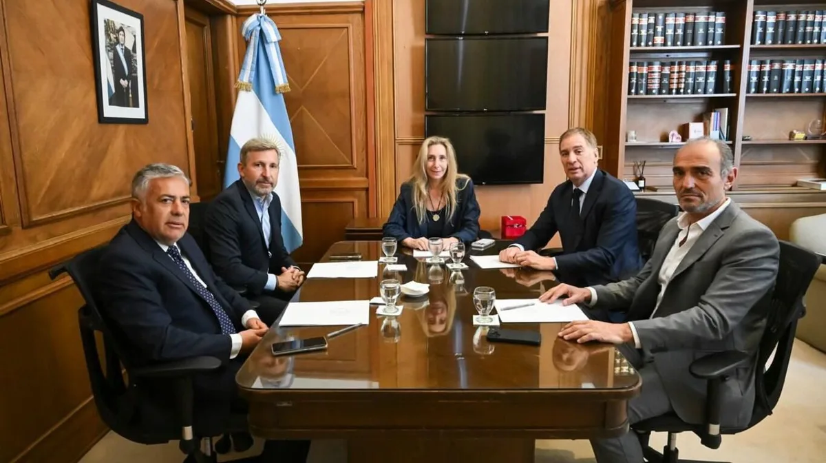 El Gobierno profundiza las negociaciones con la oposición dialoguista y condiciona los acuerdos al apoyo para eliminar las PASO