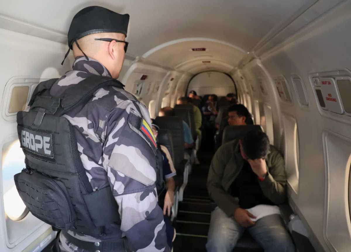 No fueron 177 sino 403 los prisioneros trasladados por orden de Abelardo de la Espriella en su primer día como presidente: estos son los más destacados según el Inpec