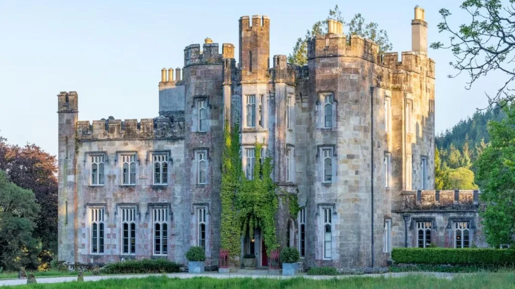 Castelo gótico de 196 anos na Irlanda é o mais novo lar de Mark Zuckerberg