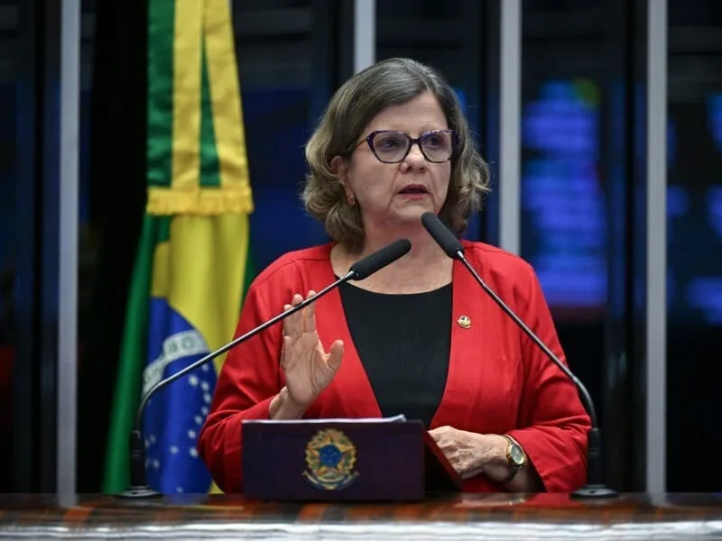 "Diálogo produz resultados", diz Teresa Leitão com retomada da PEC 6x1