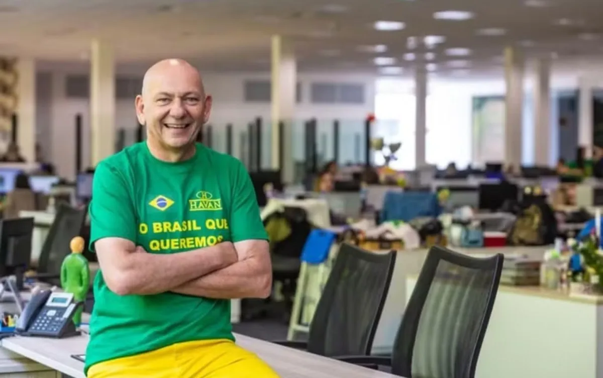 Justiça proíbe manifestações políticas de Luciano Hang em unidades da Havan