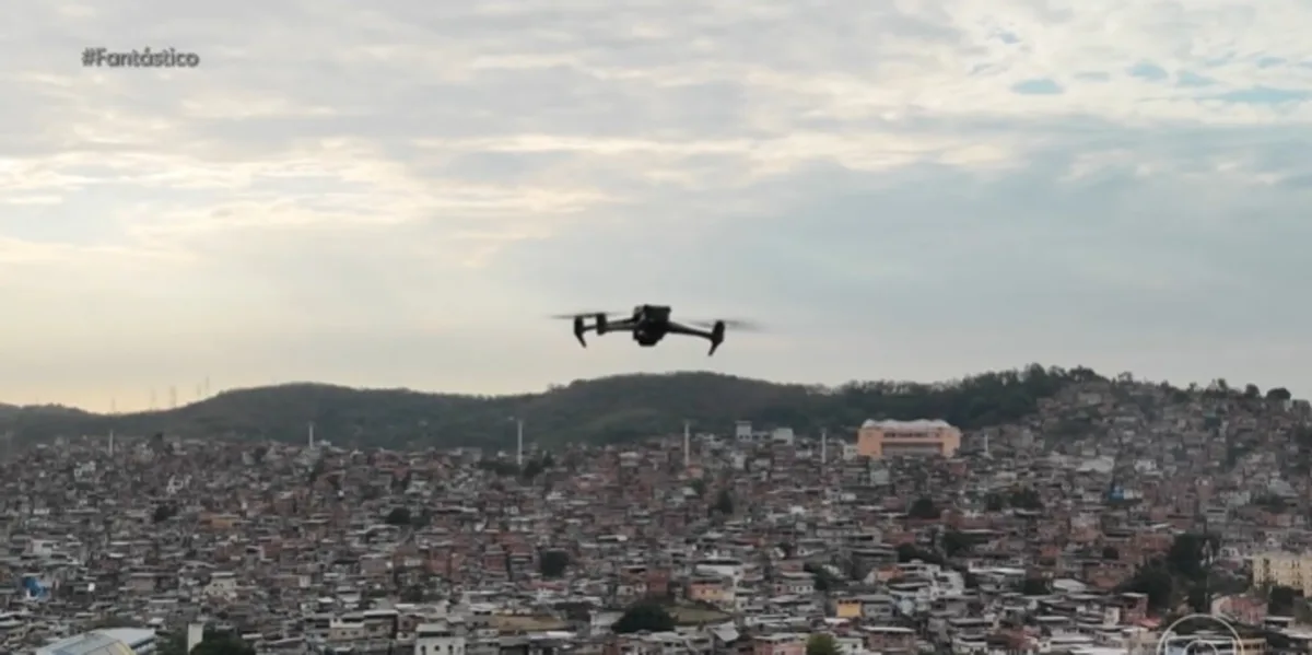 'A gente vive com muito medo': moradores relatam rotina sob ataques de drones com explosivos em comunidades no Rio
