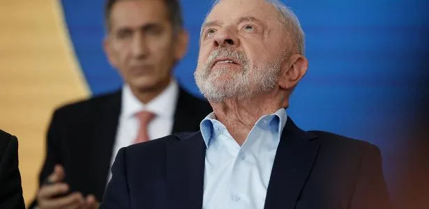 'Aumento do Bolsa Família deve ter efeito só no segundo turno', diz Toledo