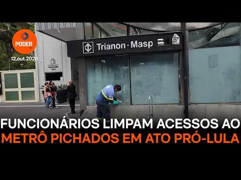 Funcionários limpam acessos ao metrô pichados em ato pró-Lula