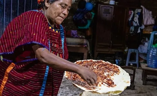 Tortillas enchiladas, identidad del pueblo Triqui