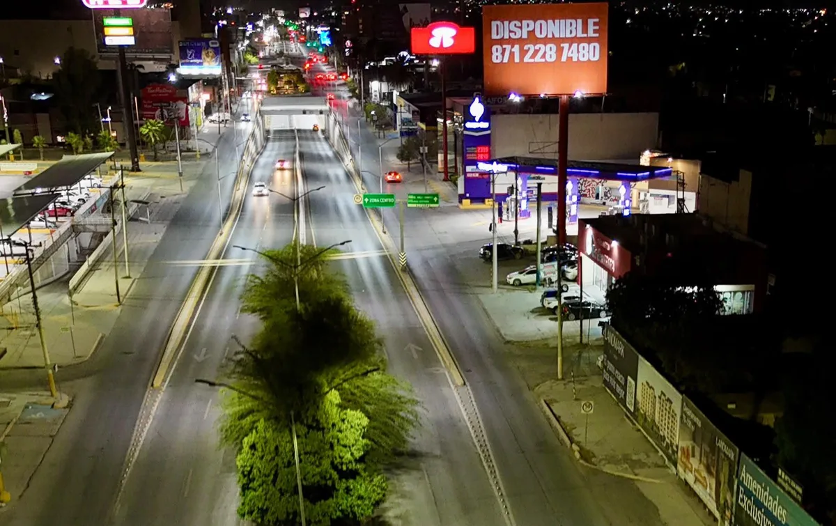 Torreón renueva alumbrado en tramo del bulevar Independencia