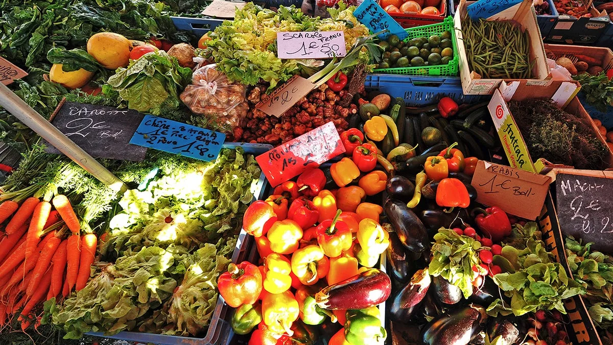 Pourquoi les fruits et légumes sur les étals devraient coûter plus cher et être "plus moches" dans les prochaines semaines
