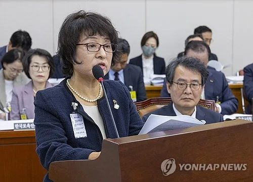 교육위, 동북아재단 이사장 거취 공방…與 "사퇴"·野 "버텨야"(종합)