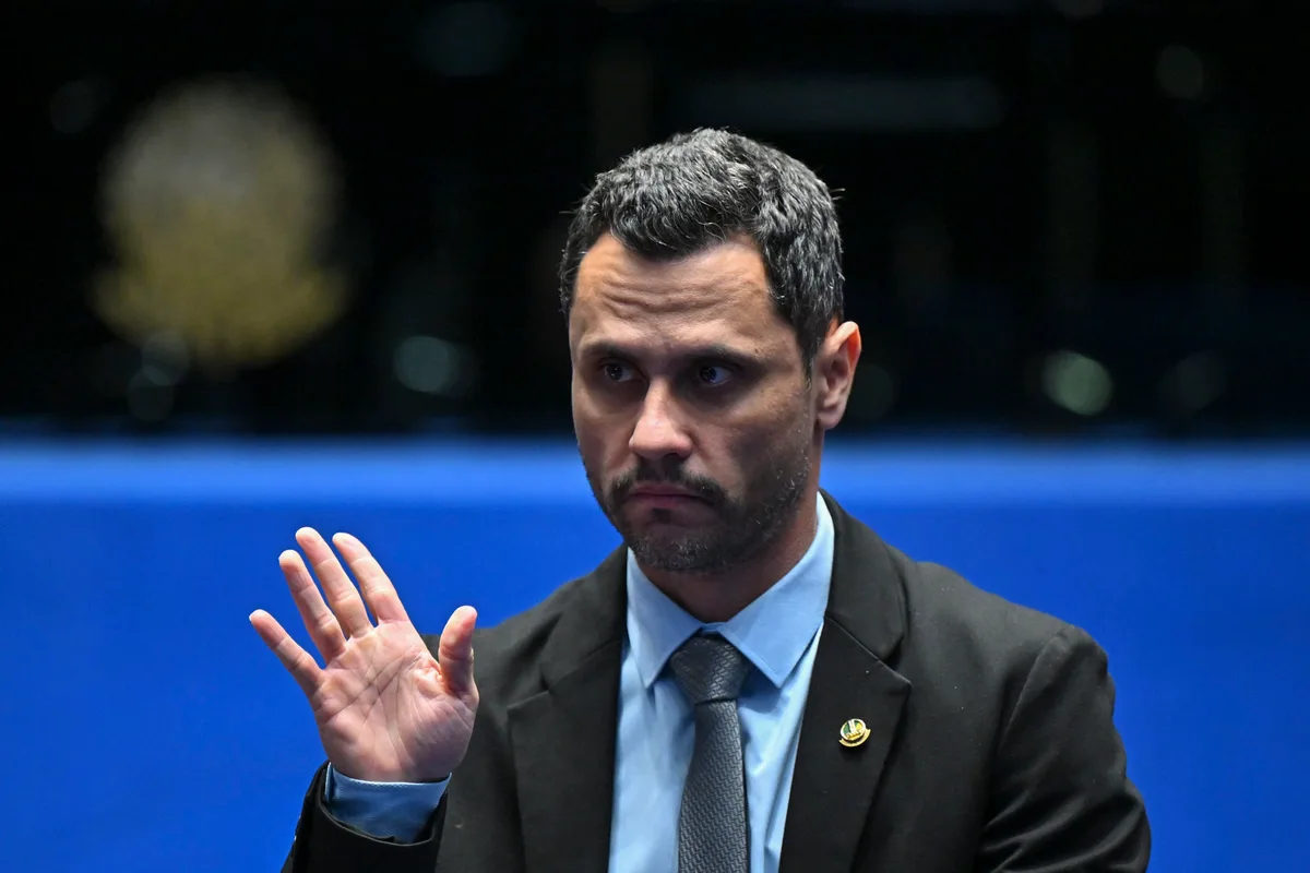 Cleitinho tem 32% em Minas; Patrus e Kalil empatam