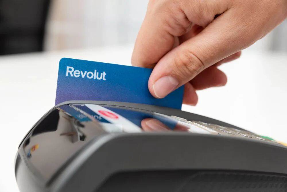 Revolut cai em roubo de identidade e expõe dados de clientes com atacante