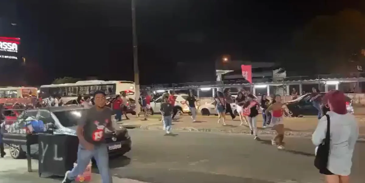 VÍDEO: Homem saca arma e atira contra manifestantes pró-Lula em Sergipe