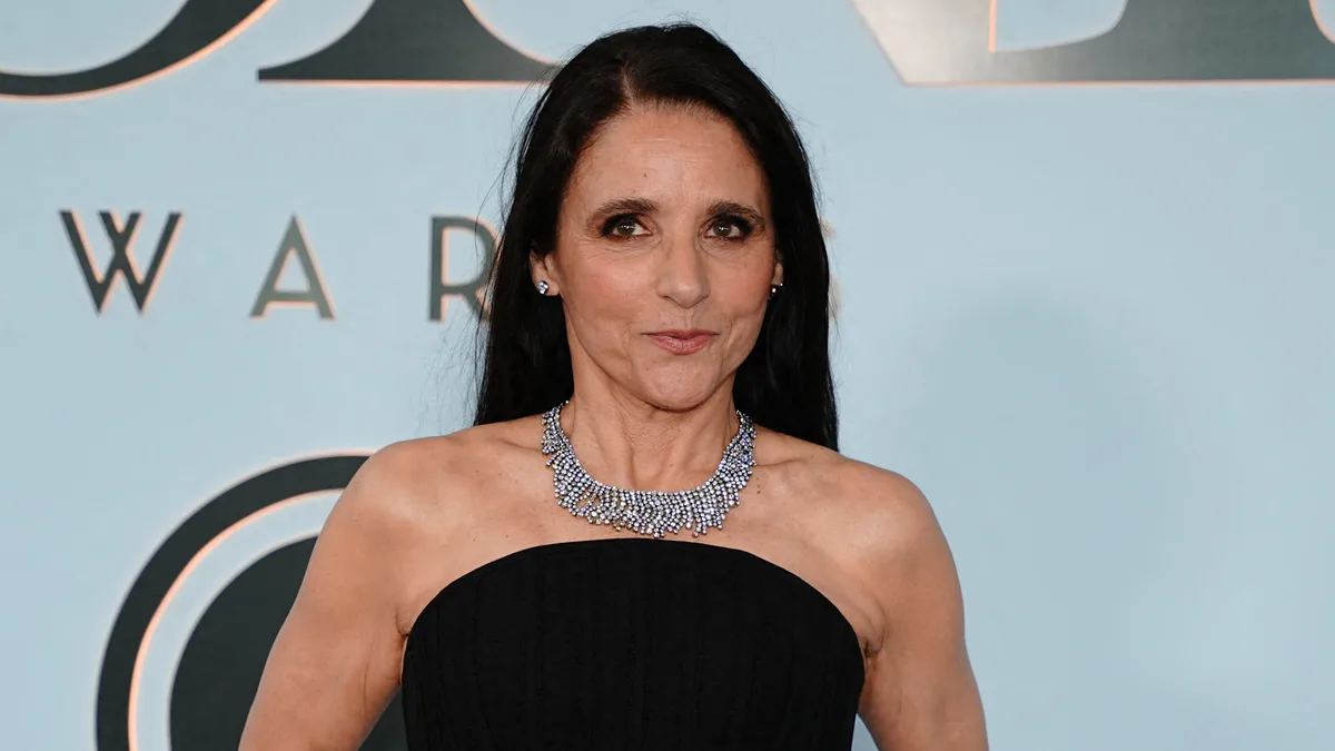 Julia Louis-Dreyfus aseguró que “fue aterrador” recibir el diagnóstico de cáncer de mama: “Te hace mirar la vida desde una lente distinta”