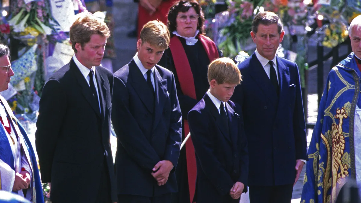 El hermano de Lady Di descubrió a un hombre del séquito de Carlos III infiltrado en el entierro privado de la princesa: “Ignóreme. ¡Soy un árbol!"