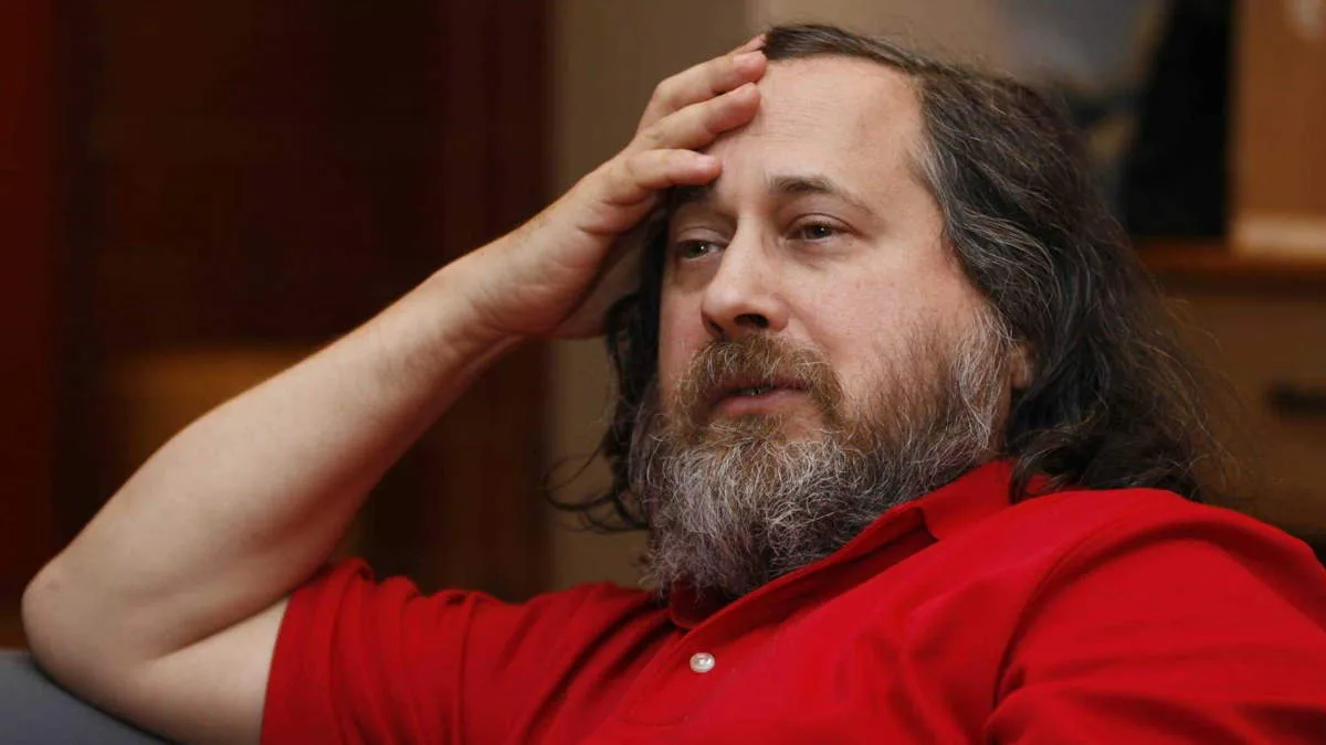 A razão porque Richard Stallman, o pai do software livre, recusa ter smartphone