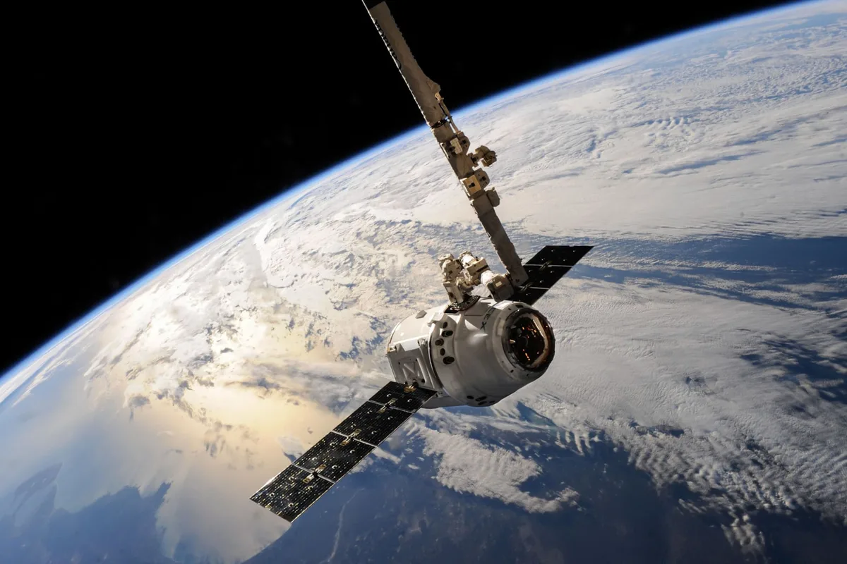 Durante millones de años: científicos creen la Tierra envió vida al espacio y que las partículas estarían en una Luna de Júpiter