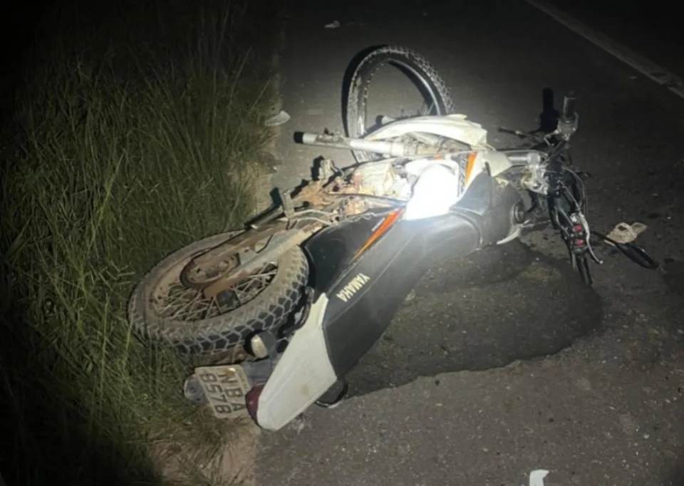 Colisão entre carro e moto deixa duas pessoas feridas em Rorainópolis