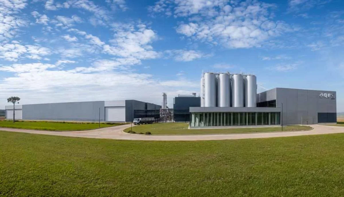 Gigante das bebidas inaugura fábrica de R$ 400 milhões e gera 10 mil empregos