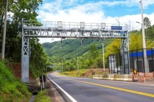 Consulta de cobrança de pedágio free flow poderá ser feita pela CNH do Brasil