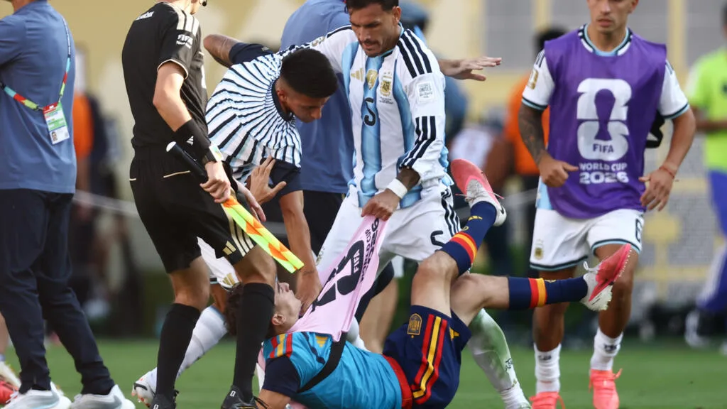 Finale du Mondial 2026 : de lourdes sanctions tombent pour les Argentins Paredes et Molina