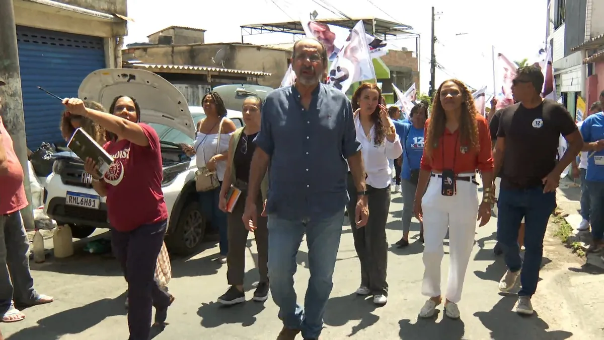 Kalil defende ações para moradores de vilas e favelas durante visita ao Morro do Papagaio