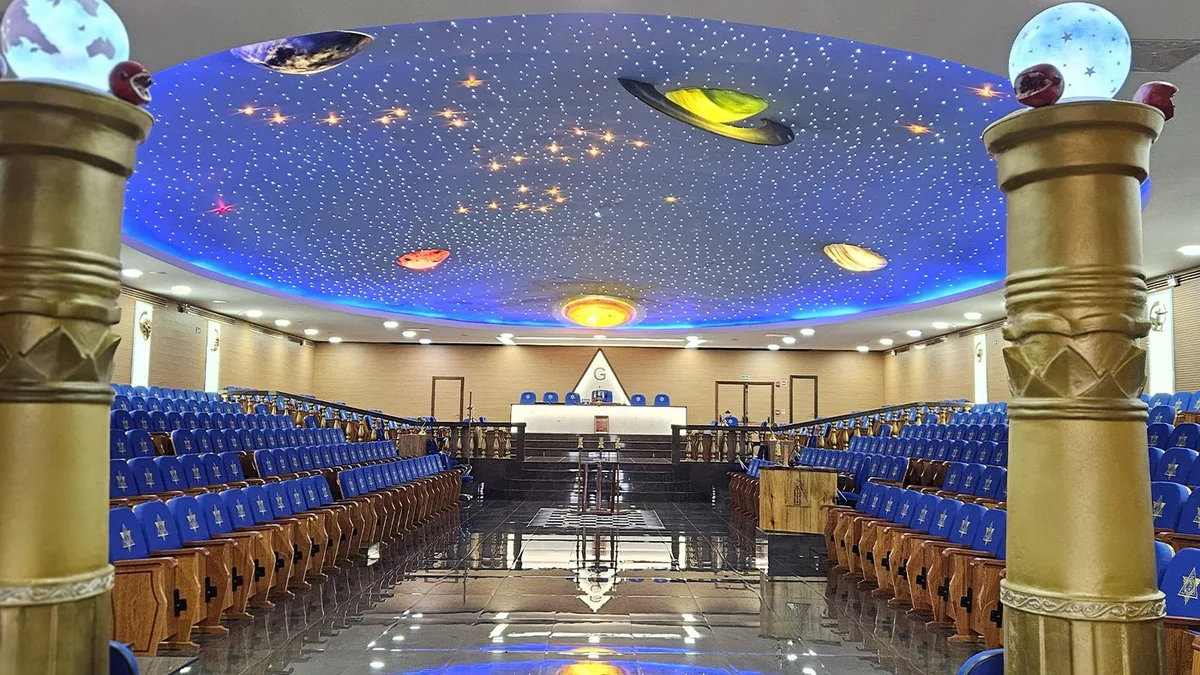 Tour Maçônico leva visitantes a templos históricos em Curitiba