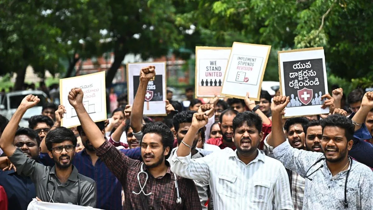 Govt. refuses 15% stipend hike citing financial situation, jr. doctors skip emergency services
