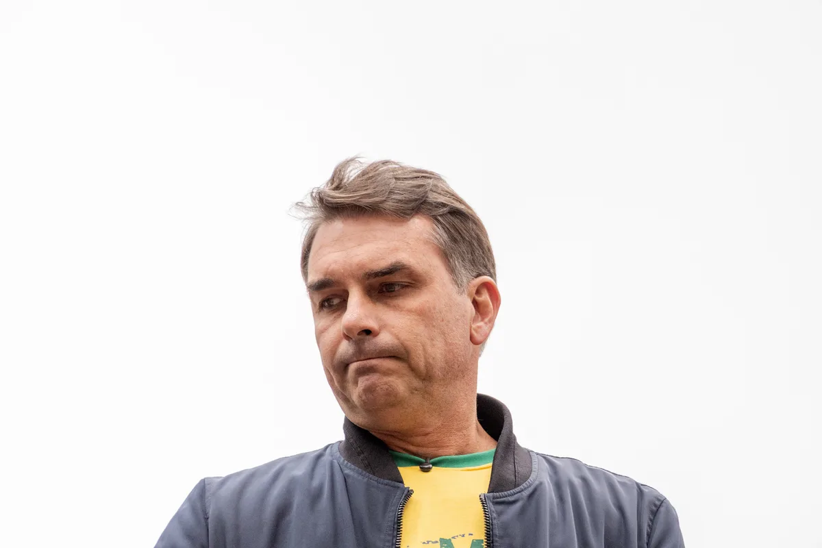 Flávio volta a reduto bolsonarista após julgamento do STF e semana dedicada ao Nordeste