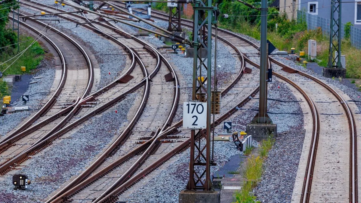 Am Wochenende: Bahnstrecke Berlin-Hamburg erneut für Restarbeiten gesperrt