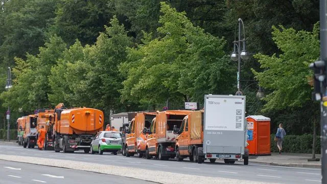 Müll von Techno-Parade: Abfall nach Techno-Parade: BSR sammelt etwas mehr ein