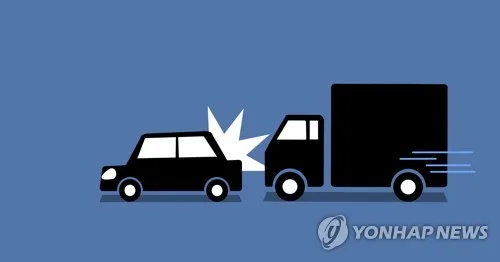 김제 서해안고속도로서 트럭이 승용차 추돌…3명 다쳐